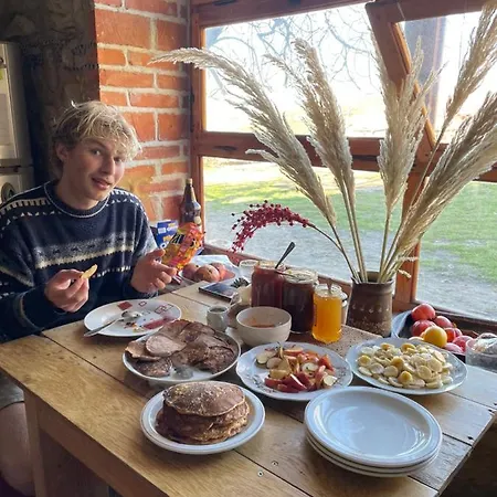 The House In The Village Penzion Pellumbas