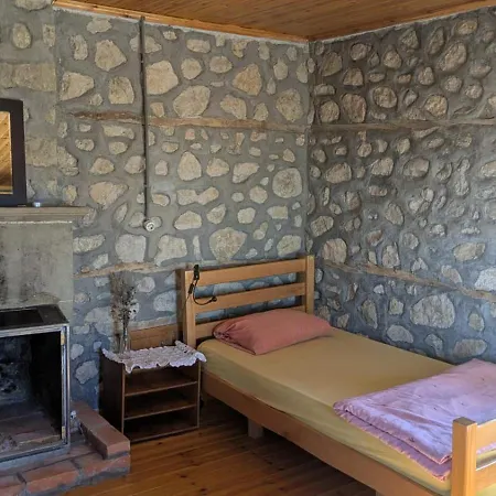 The House In The Village Penzion Pellumbas