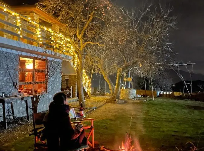 Gasthuis The House In The Village Pellumbas