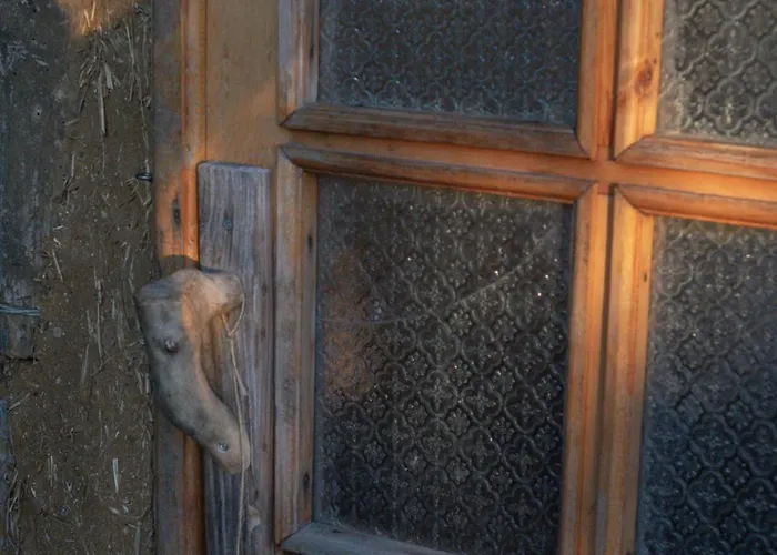 Gasthuis The House In The Village Pellumbas